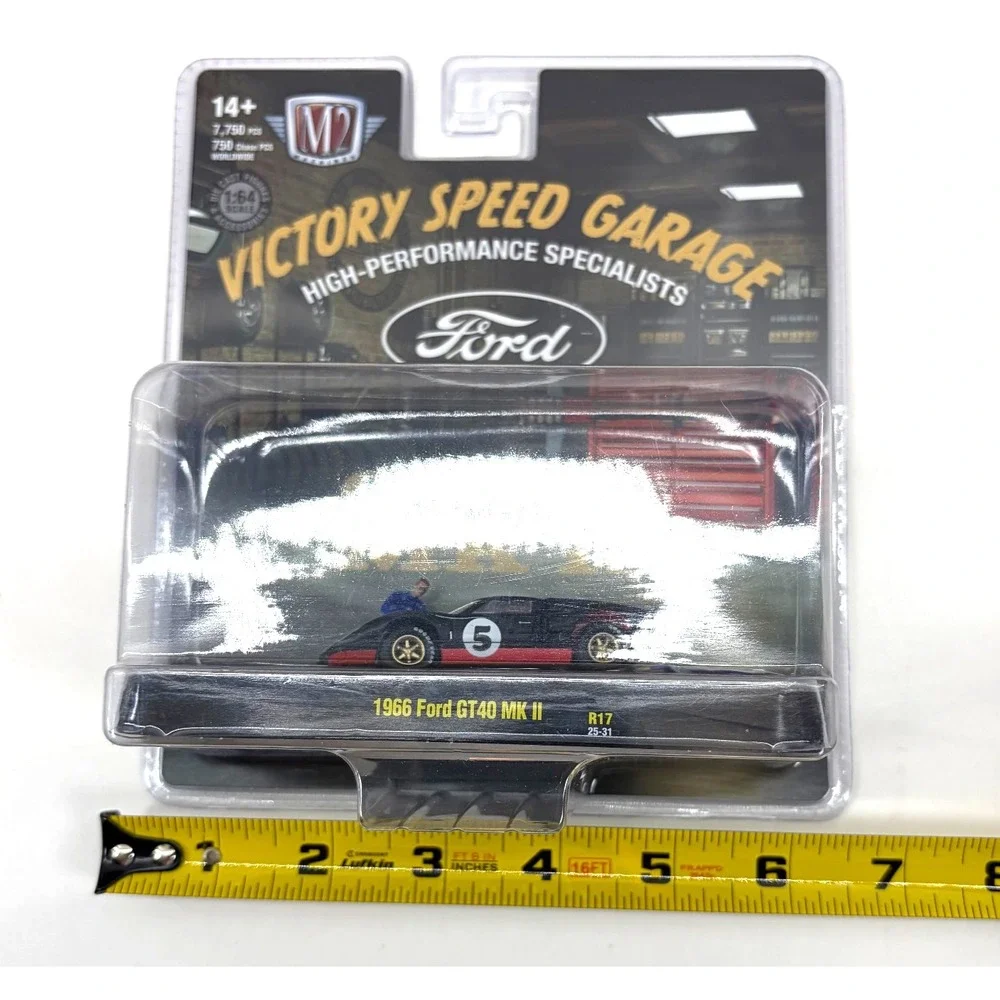 M2 Machines Diorama Victory Speed Garage 1966 FORD GT40 MKII Black CHASE New
